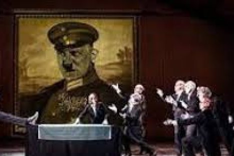 La deuxième partie de la fresque historique « Ici sont les dragons » plonge dans la terrifiante montée des totalitarismes de l’entre-deux-guerres.